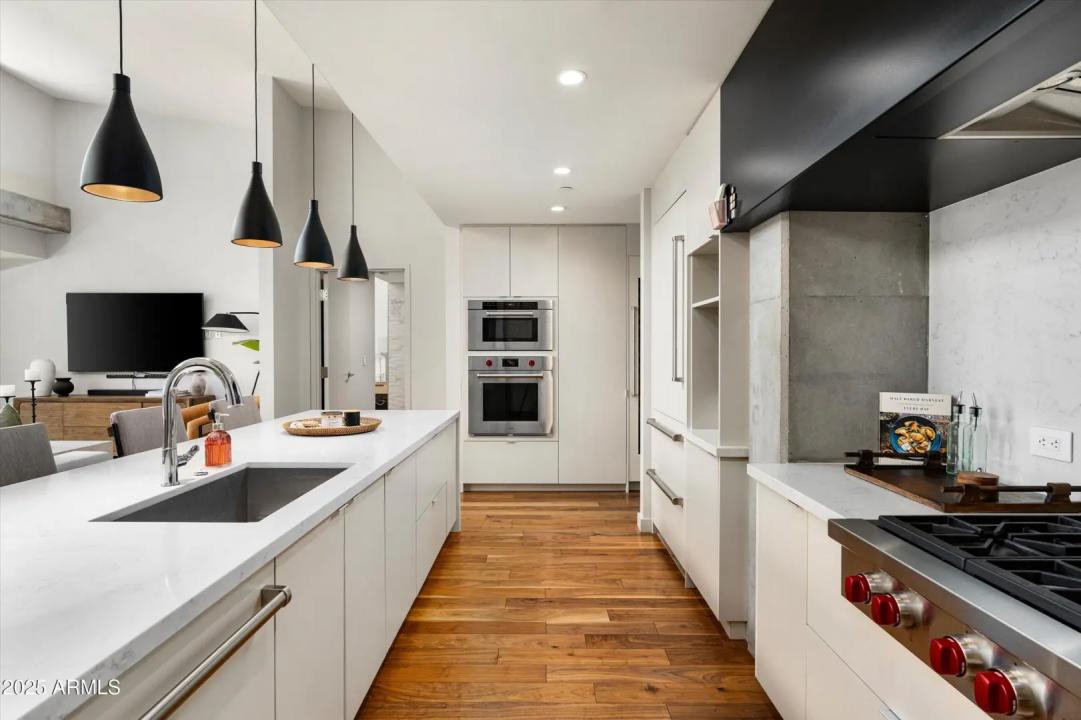 Real Estate Picture 12