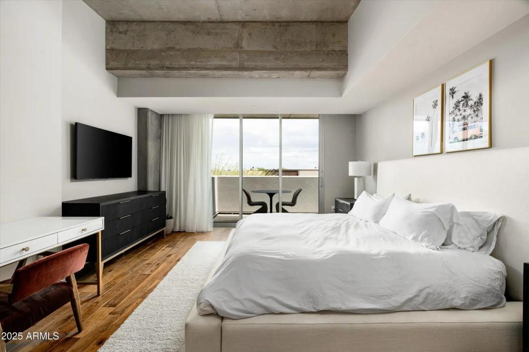 Real Estate Picture 16