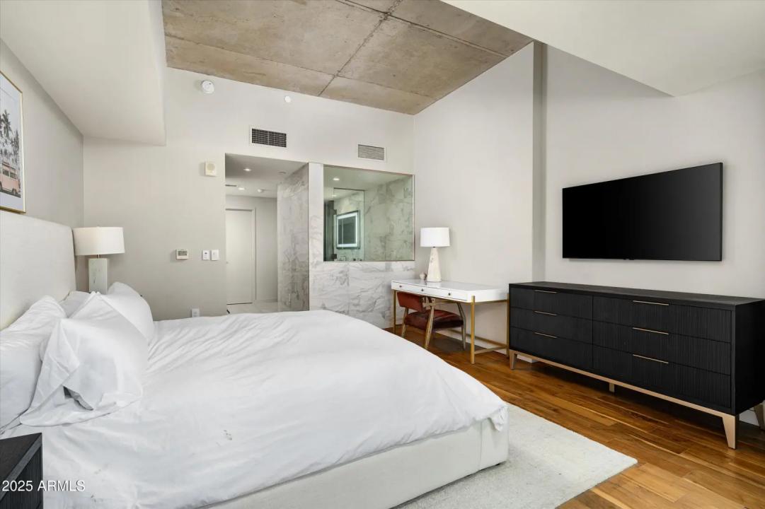 Real Estate Picture 17
