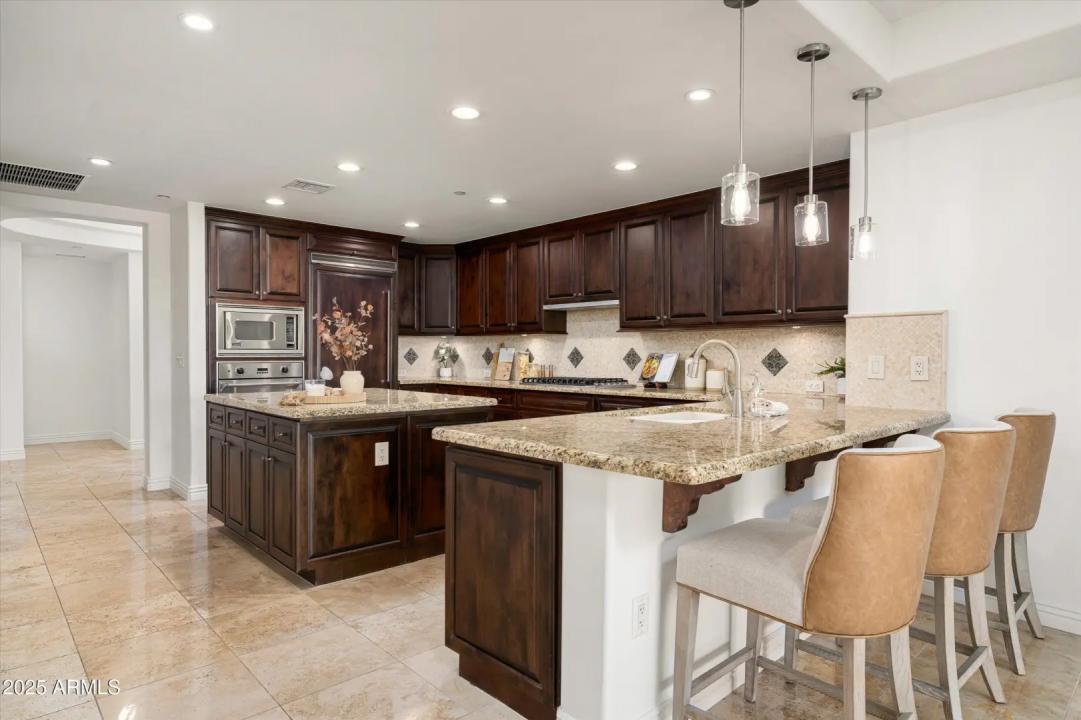 Real Estate Picture 4