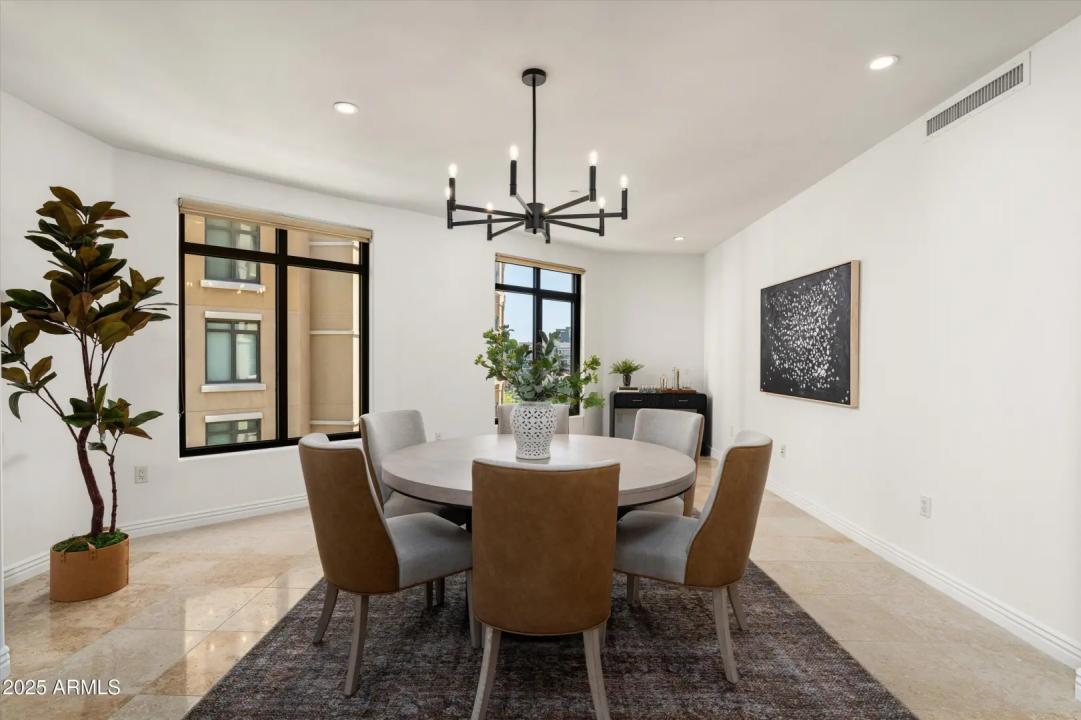 Real Estate Picture 14