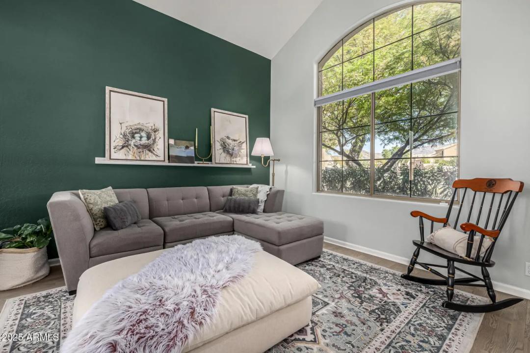 Real Estate Picture 4