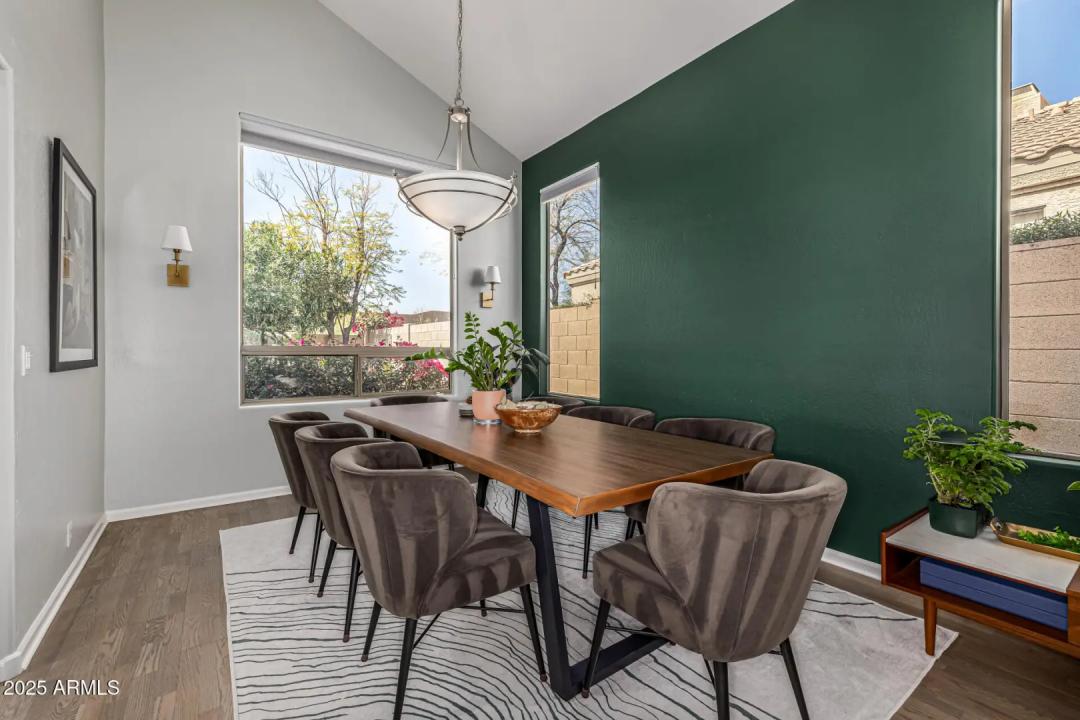 Real Estate Picture 8