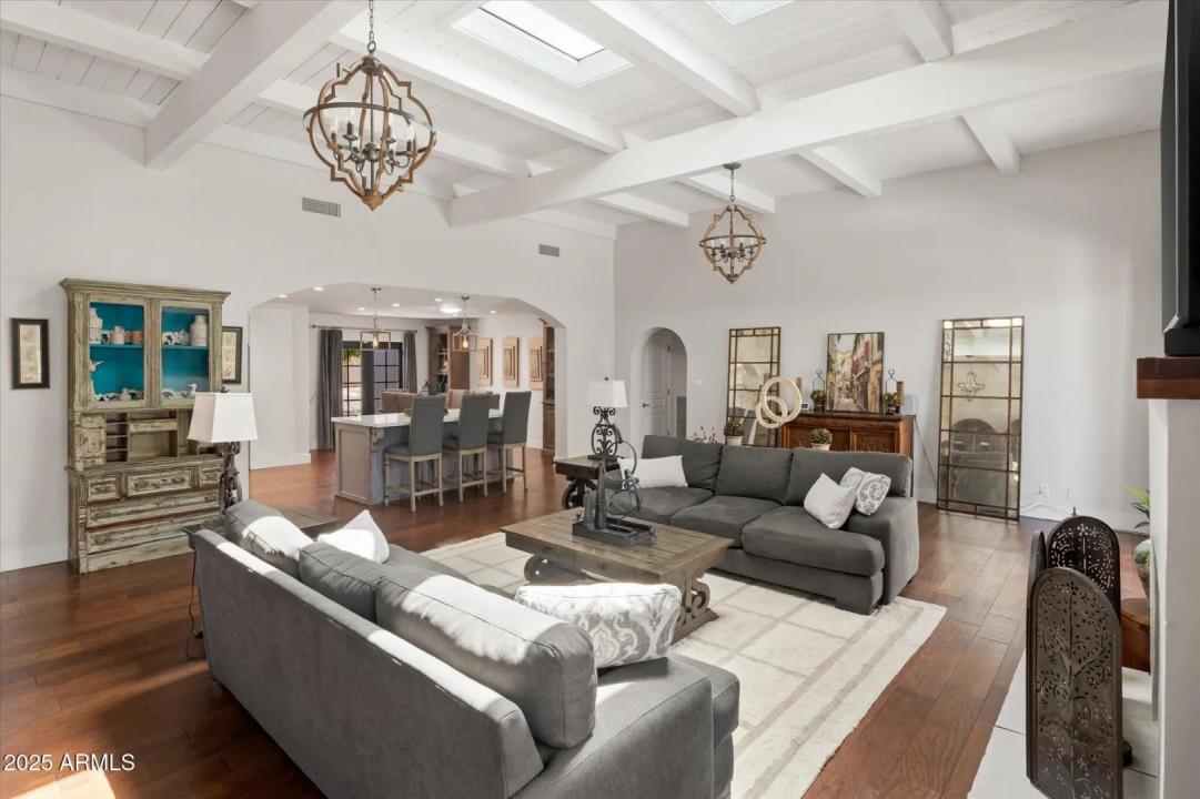 Real Estate Picture 5