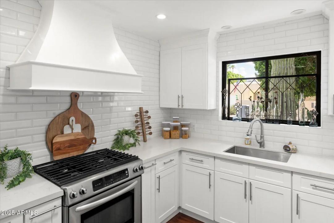 Real Estate Picture 9
