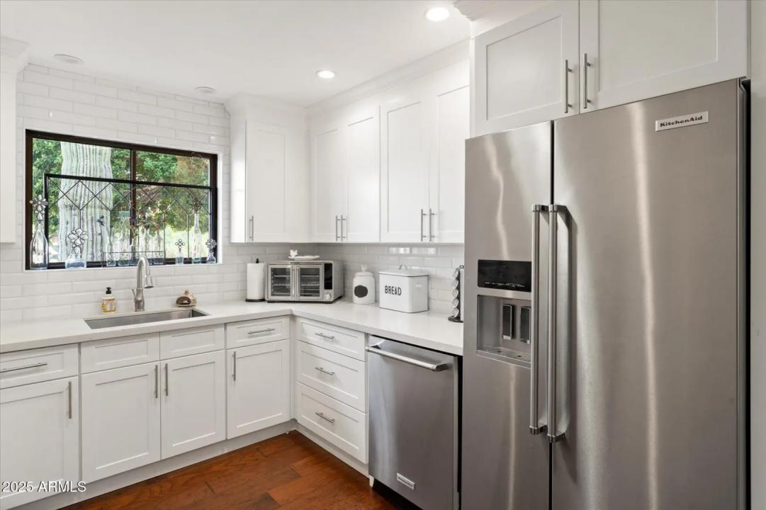 Real Estate Picture 11