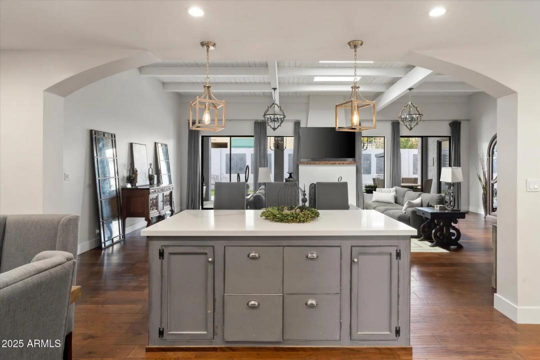 Real Estate Picture 12