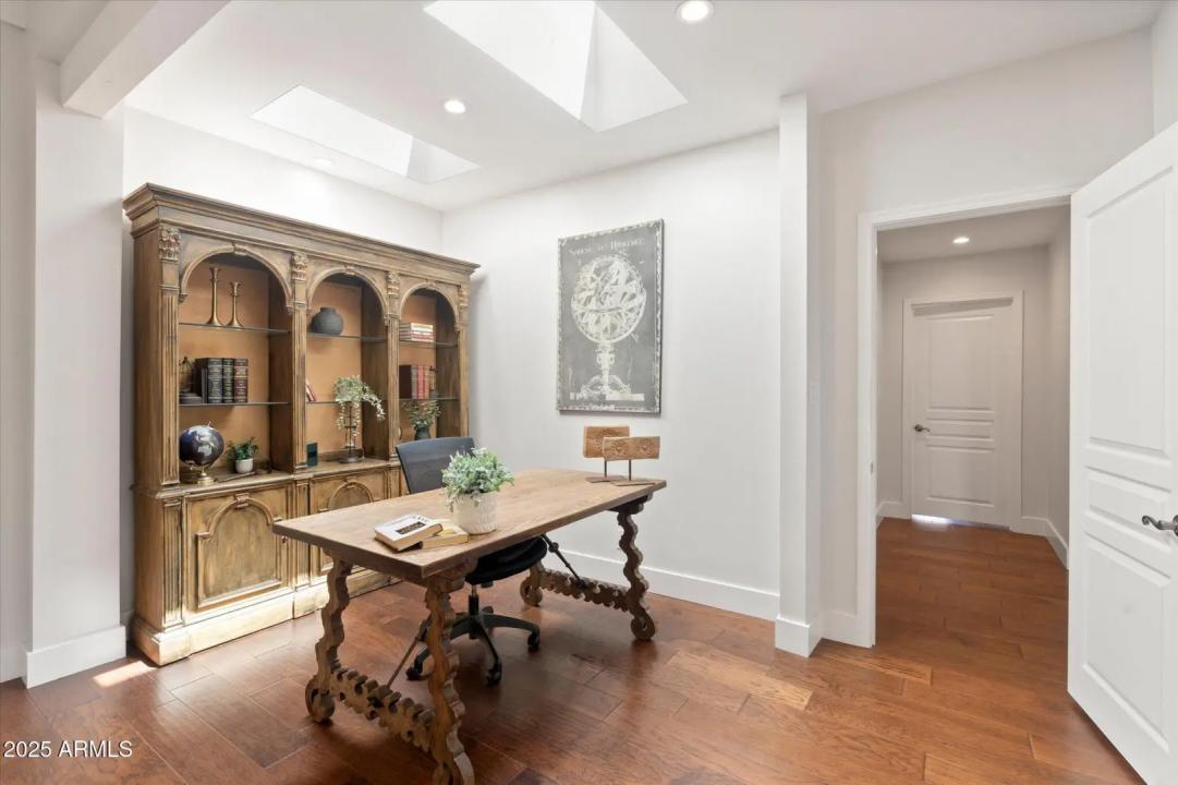 Real Estate Picture 16
