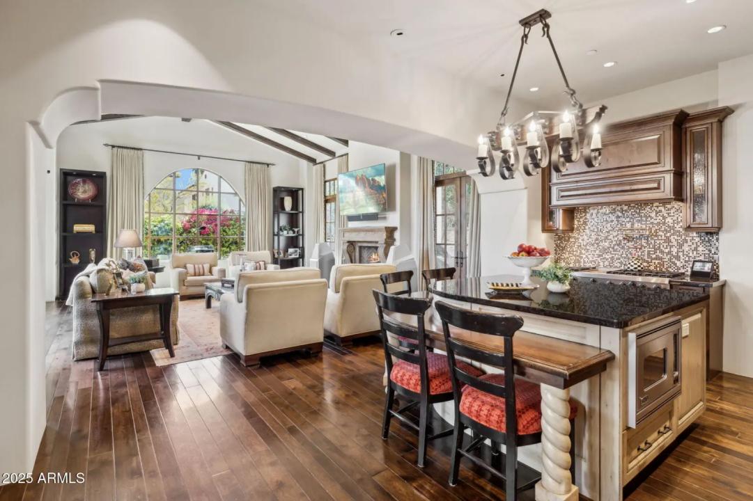 Real Estate Picture 15