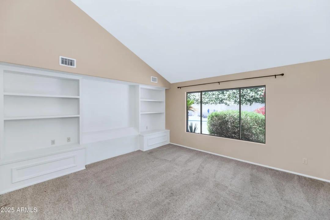 Real Estate Picture 14