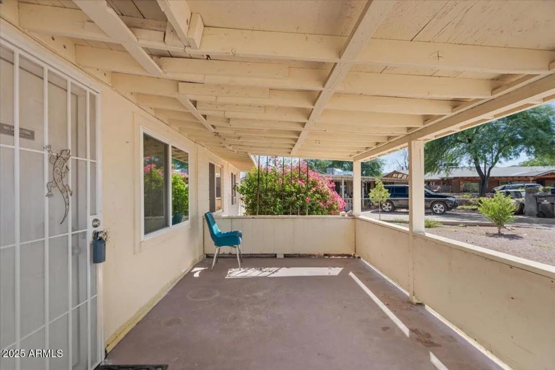 Real Estate Picture 3