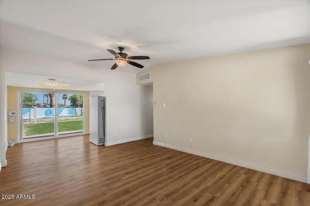 Real Estate Picture 4