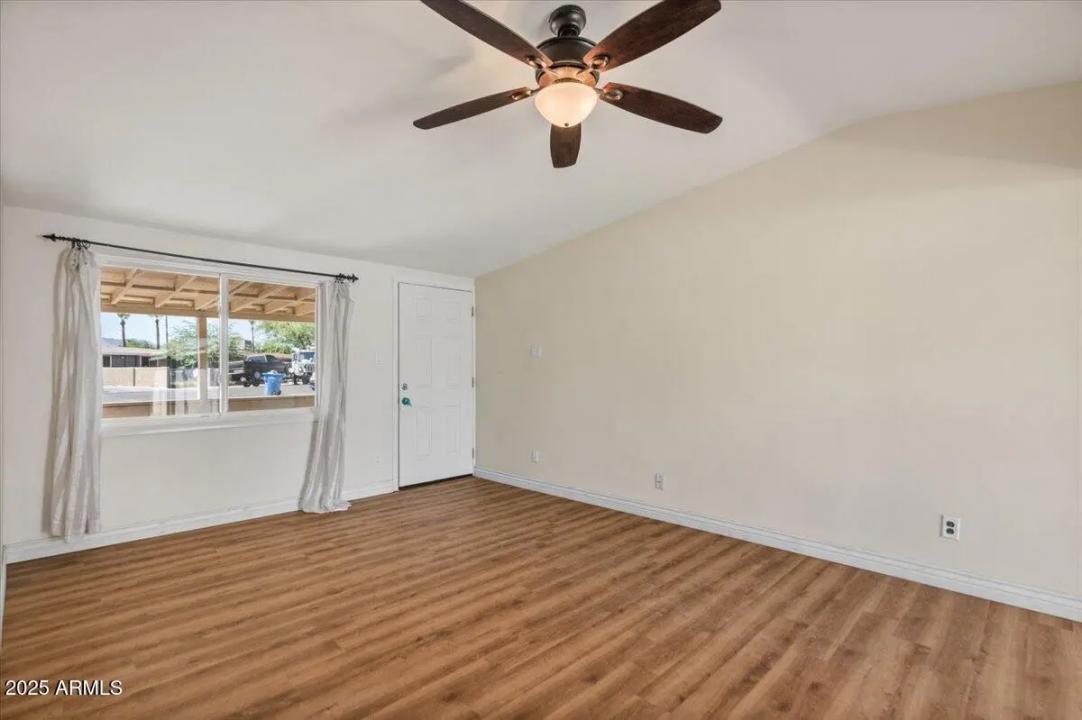 Real Estate Picture 5