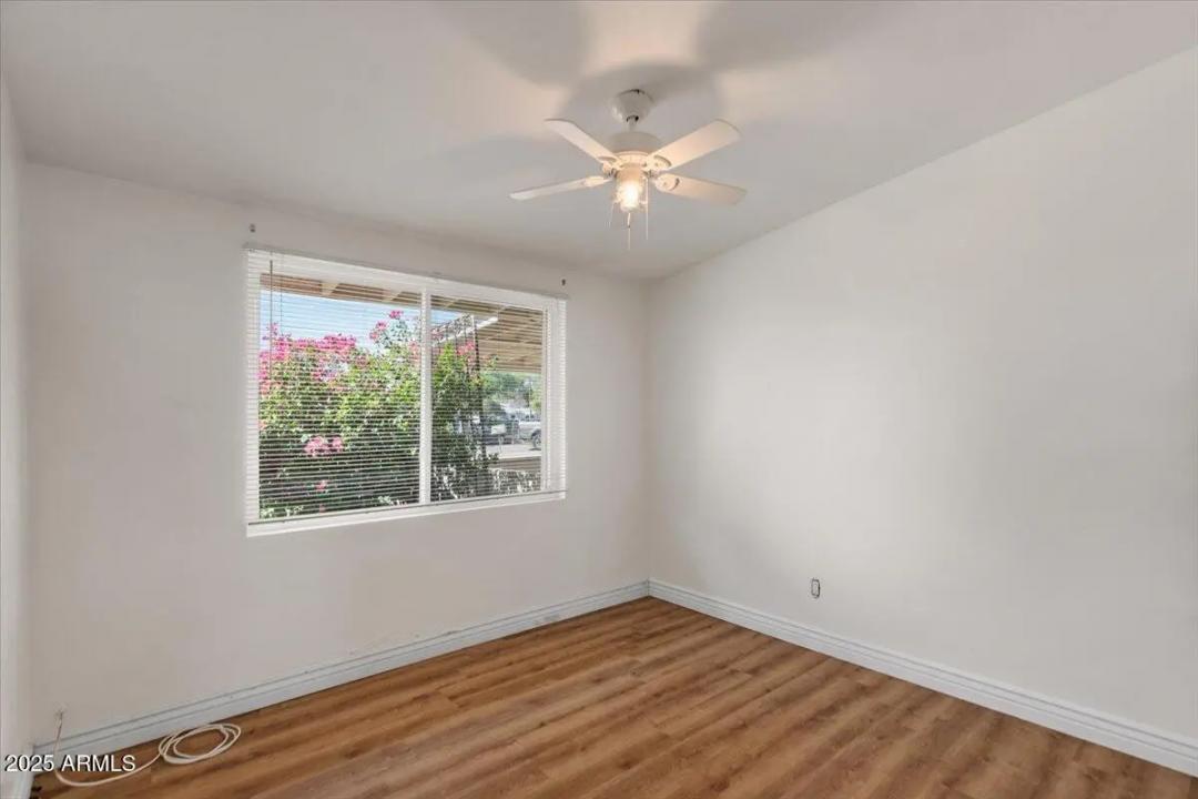 Real Estate Picture 9