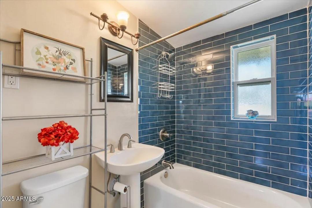 Real Estate Picture 11