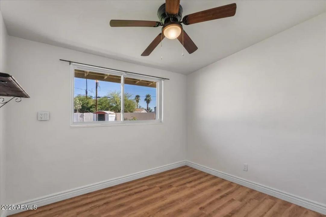 Real Estate Picture 12