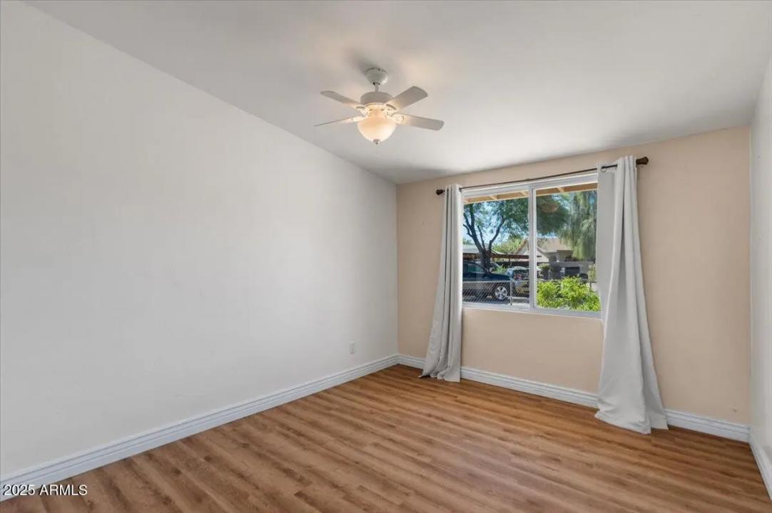 Real Estate Picture 14