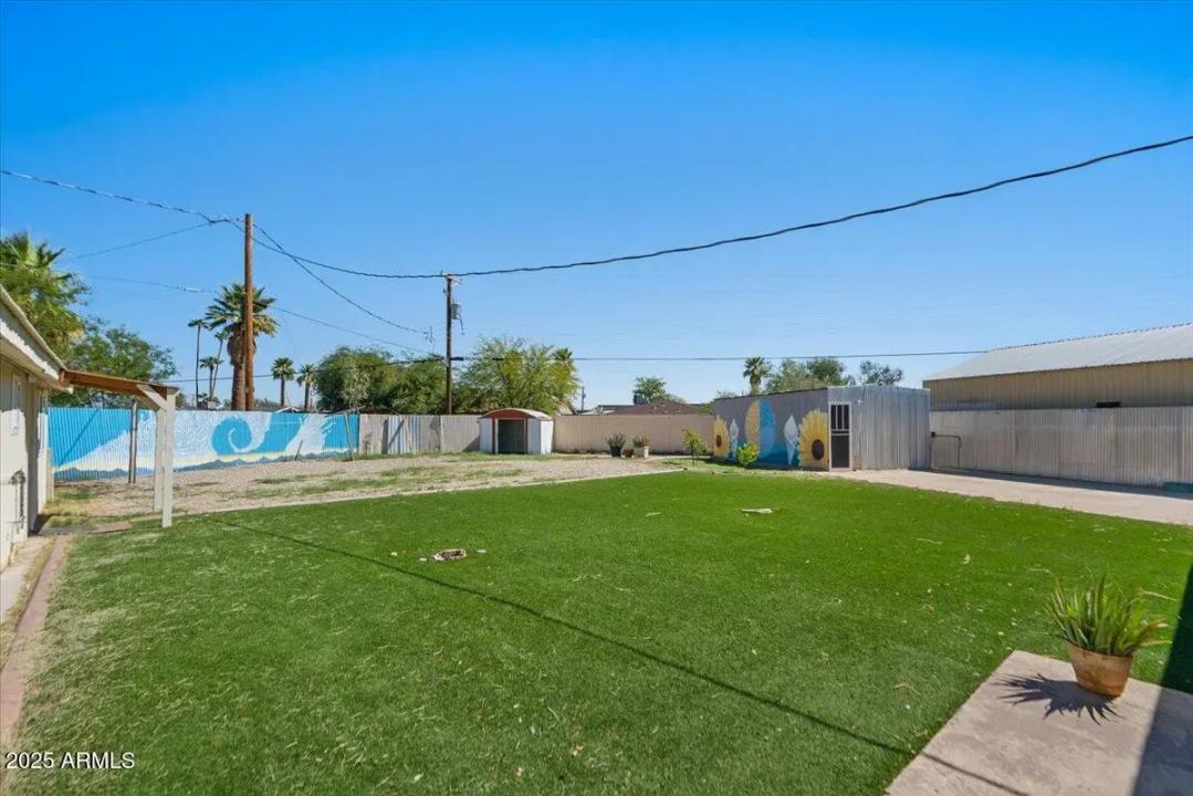 Real Estate Picture 17