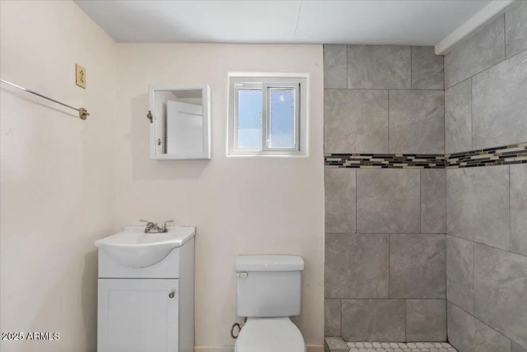 Real Estate Picture 28