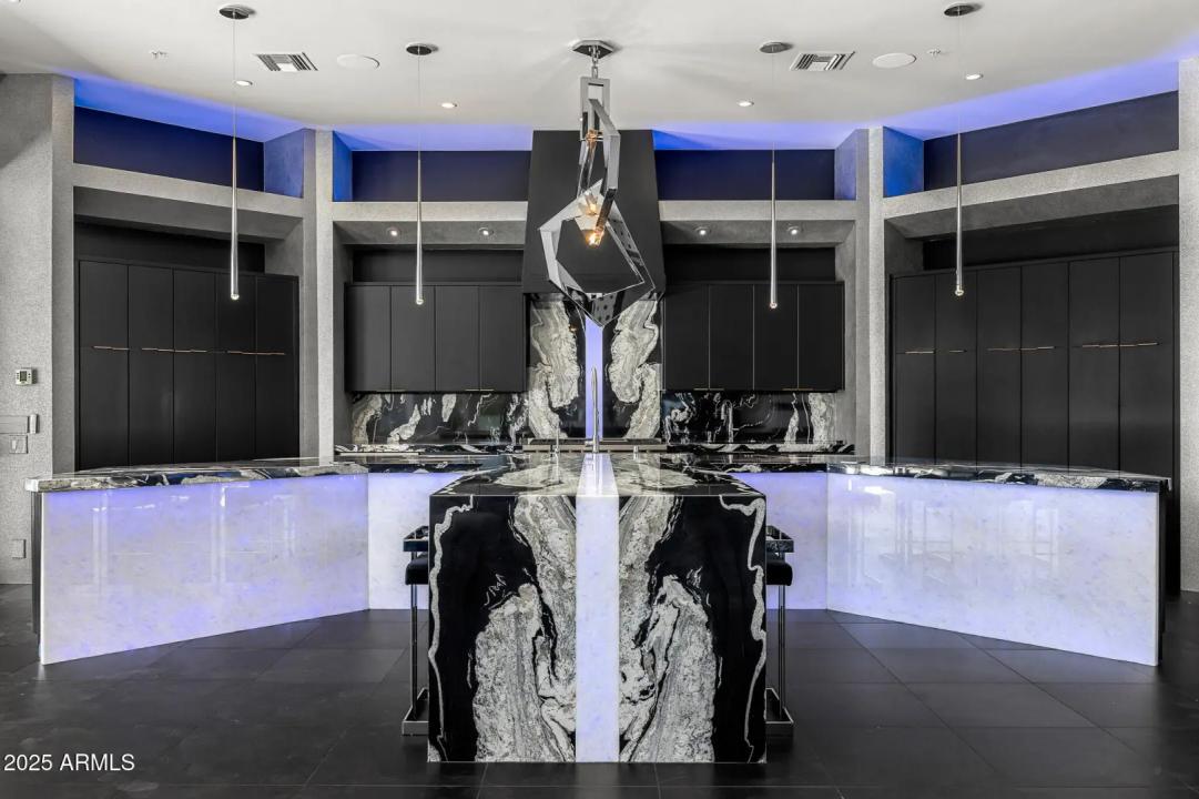 Real Estate Picture 23