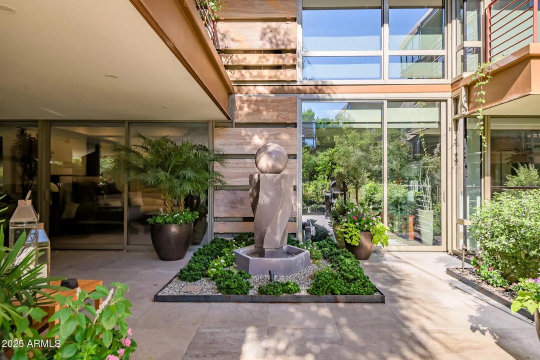 Real Estate Picture 4