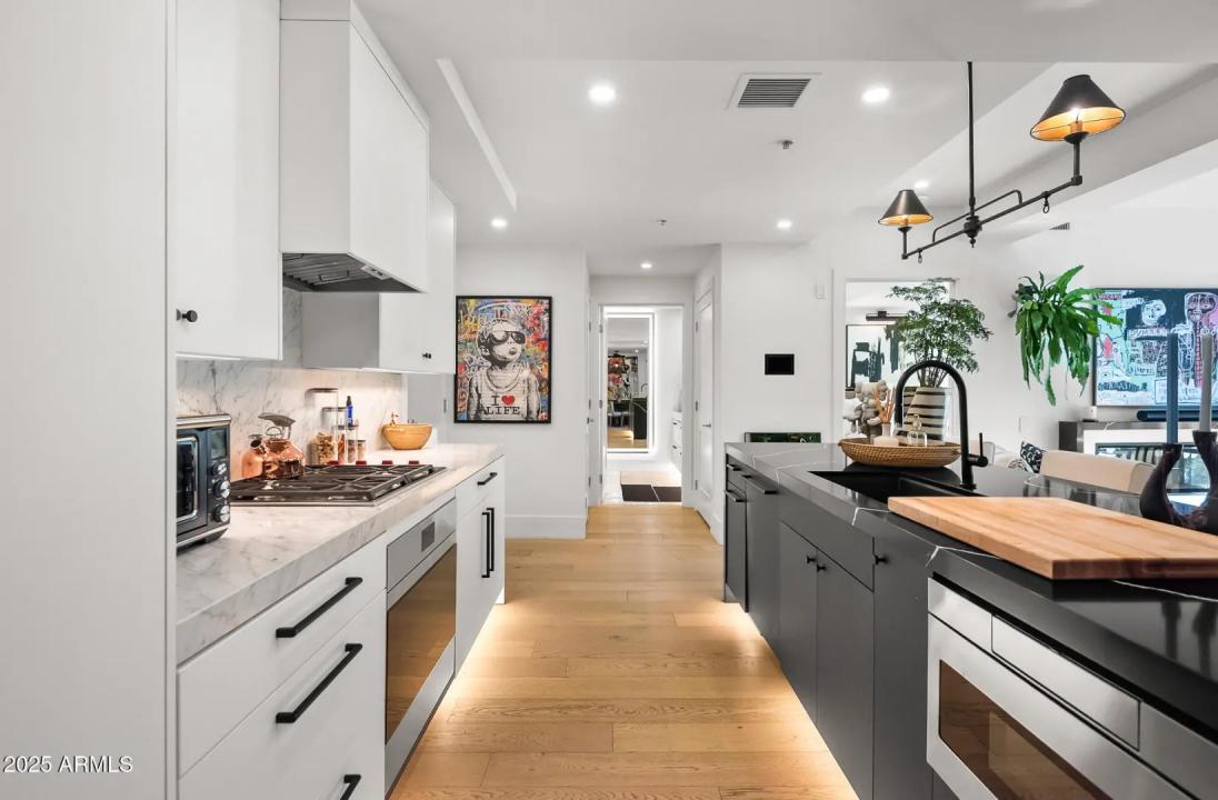 Real Estate Picture 11