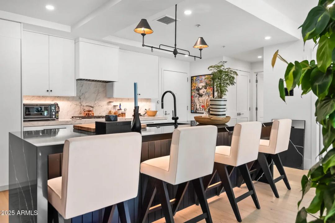 Real Estate Picture 18