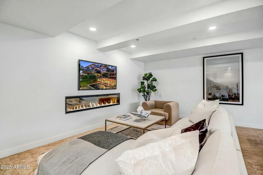 Real Estate Picture 5