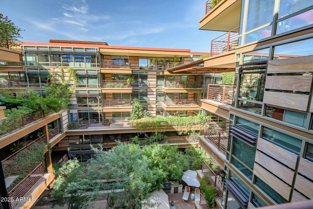 Real Estate Picture 11