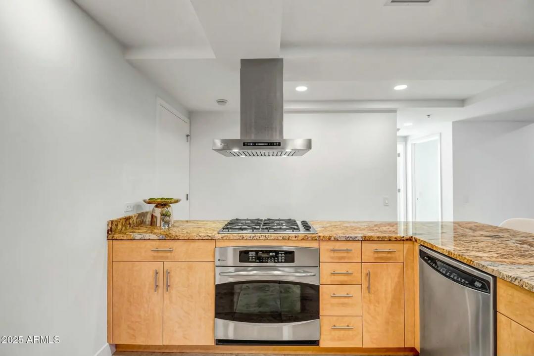 Real Estate Picture 14
