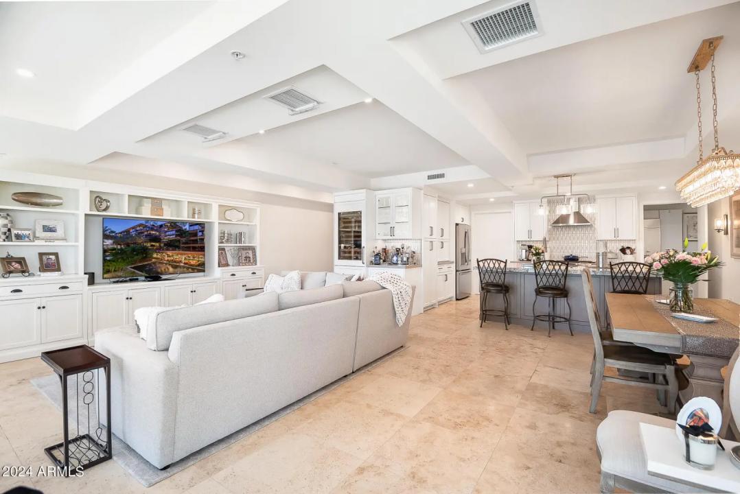 Real Estate Picture 11