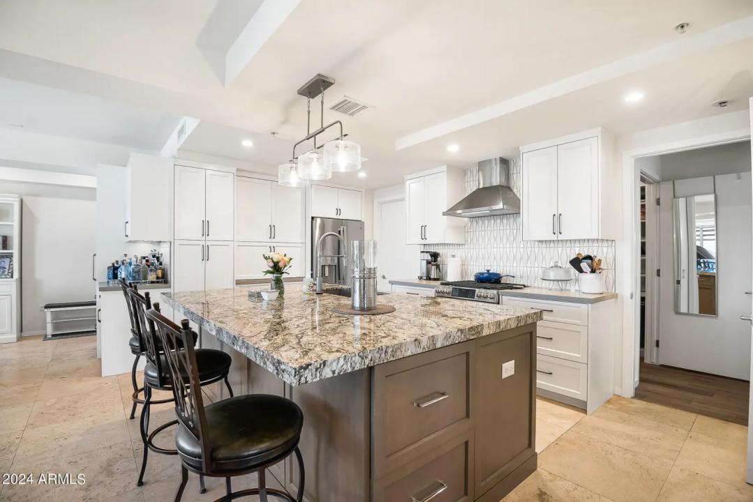 Real Estate Picture 17