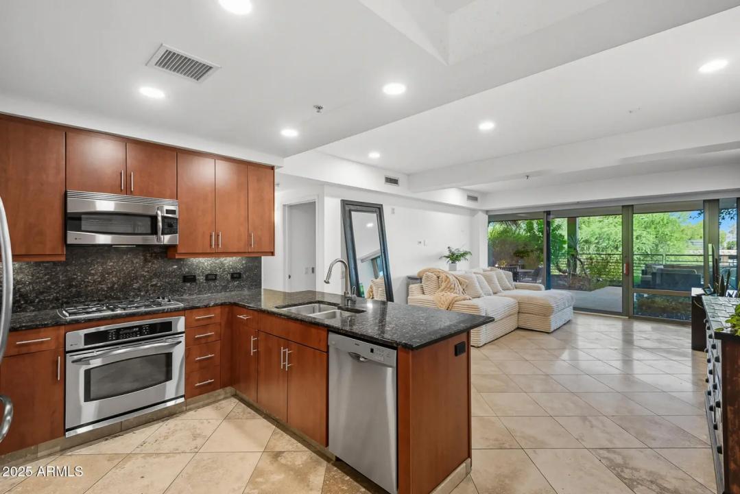 Real Estate Picture 7