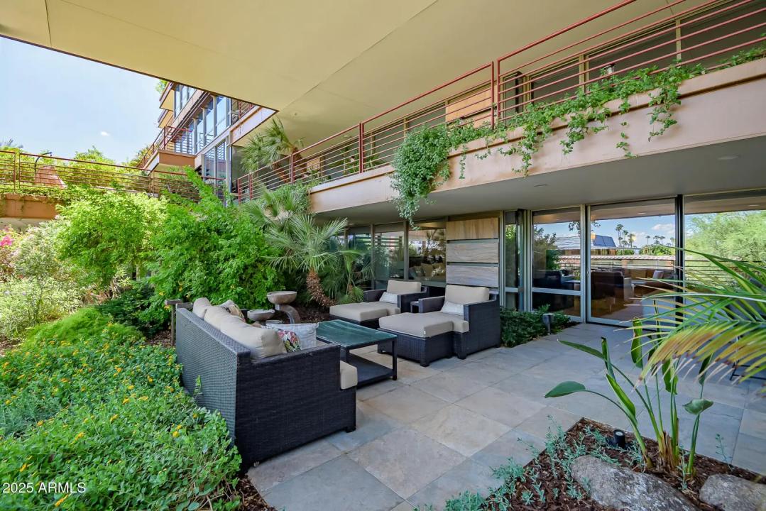Real Estate Picture 5