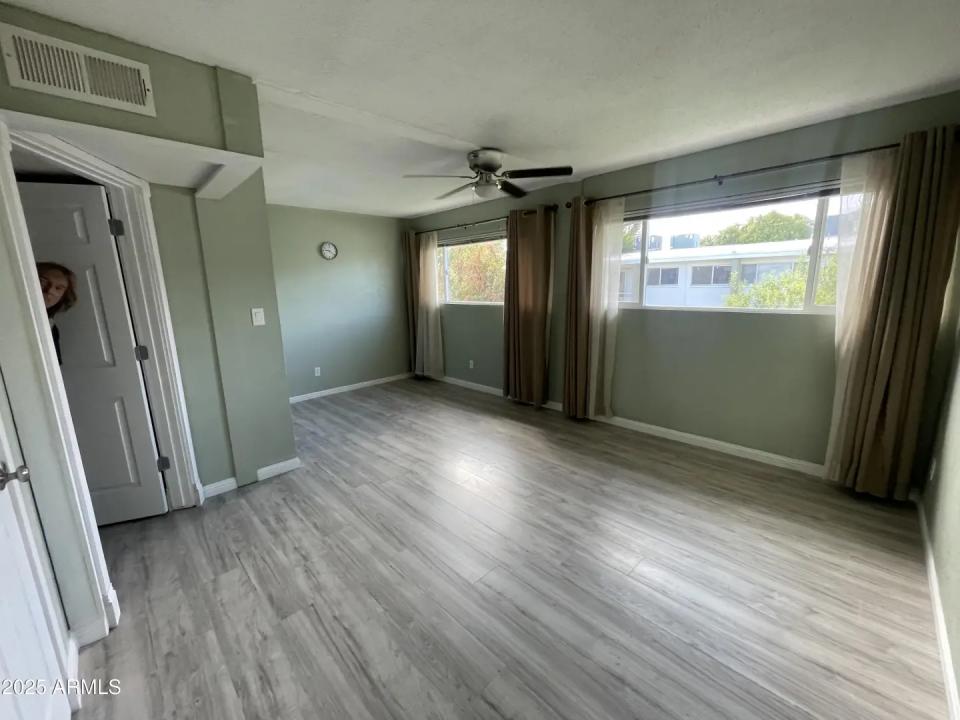 Real Estate Picture 3