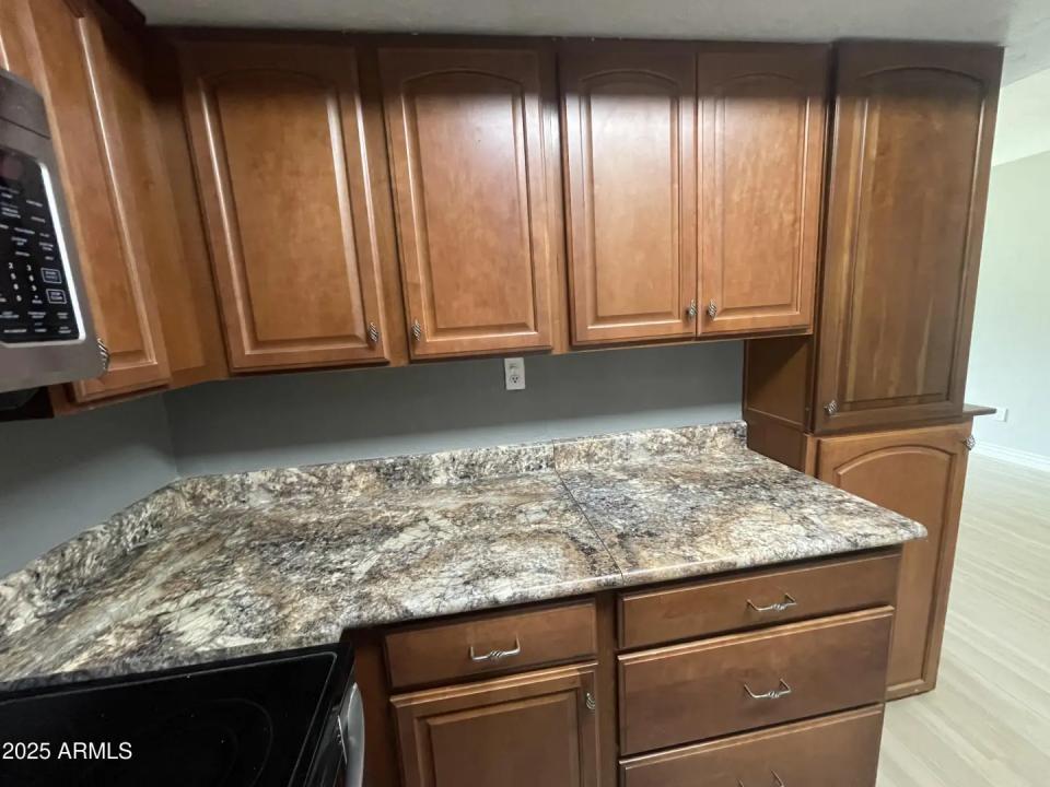 Real Estate Picture 30