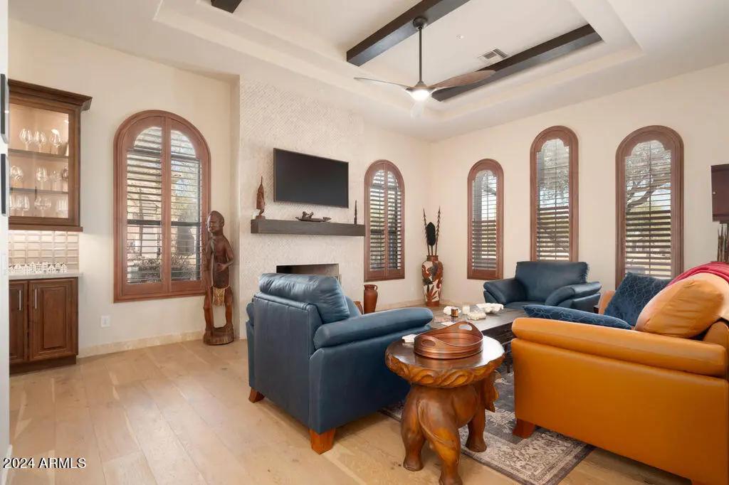 Real Estate Picture 9