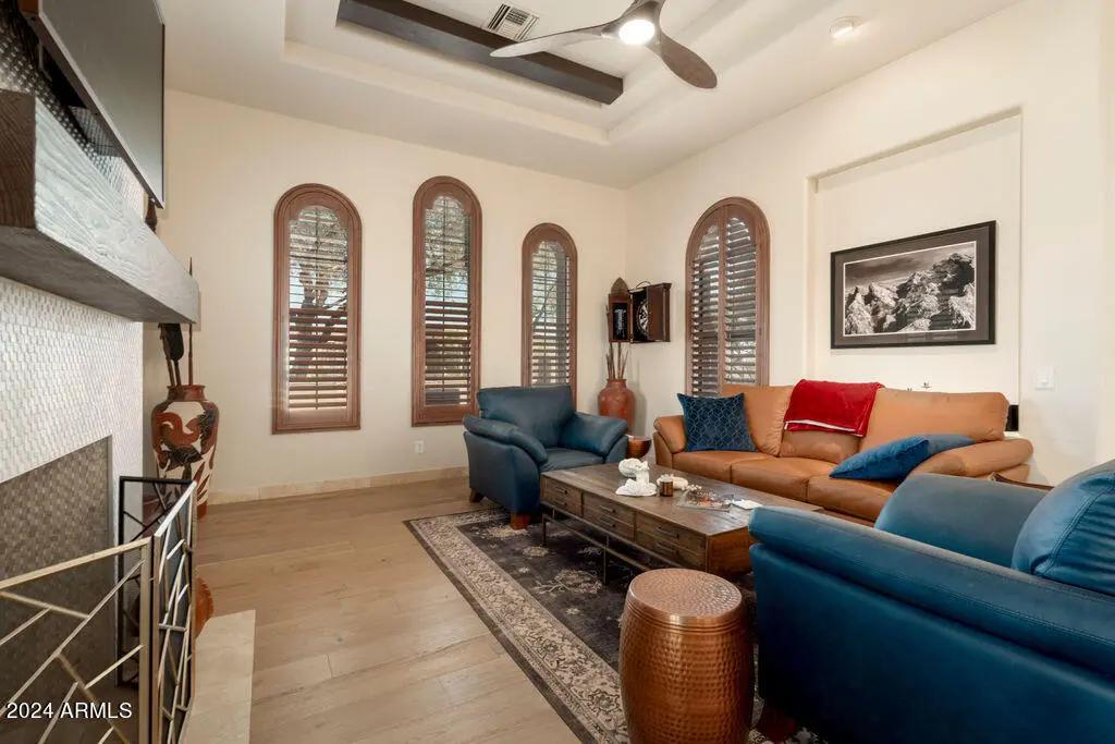 Real Estate Picture 12