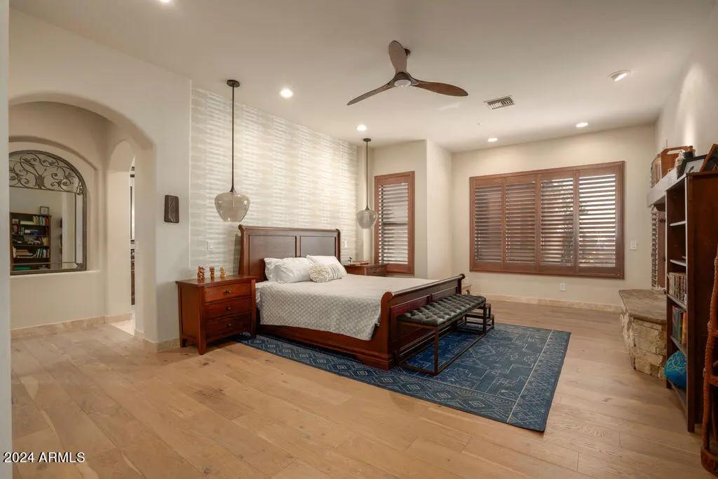 Real Estate Picture 22