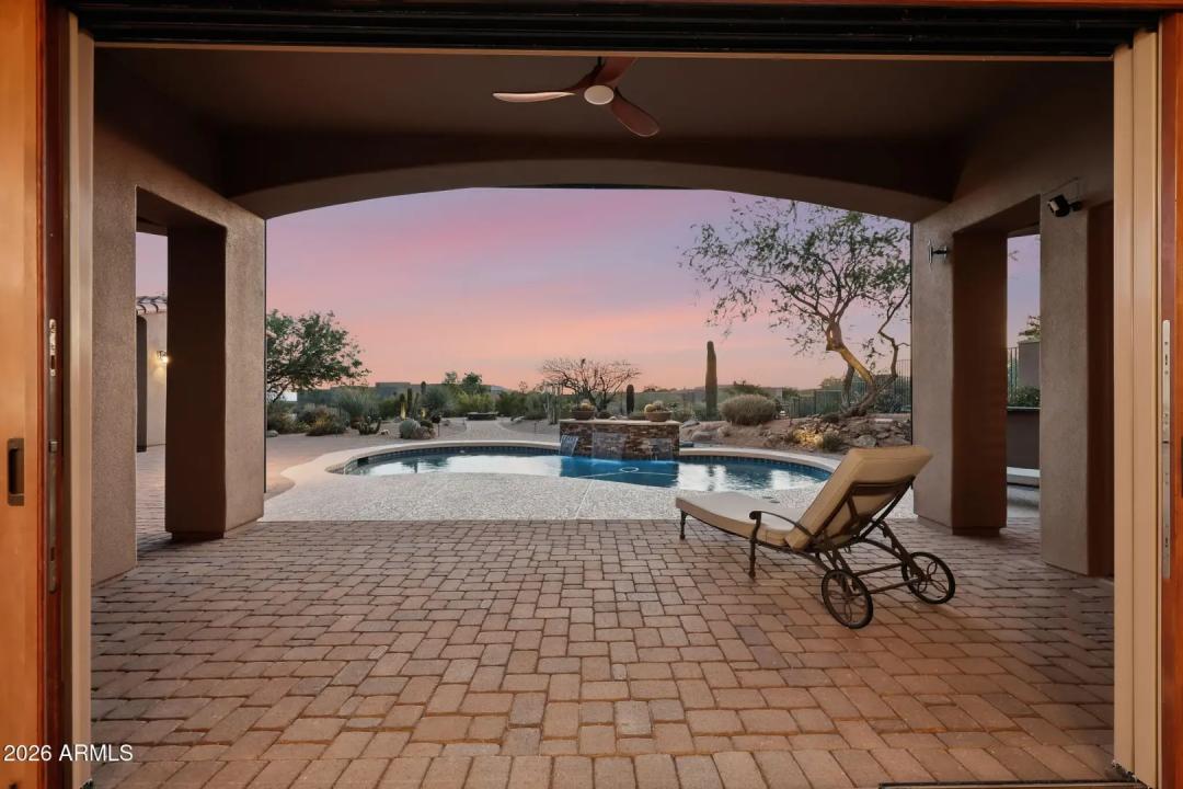 Real Estate Picture 4