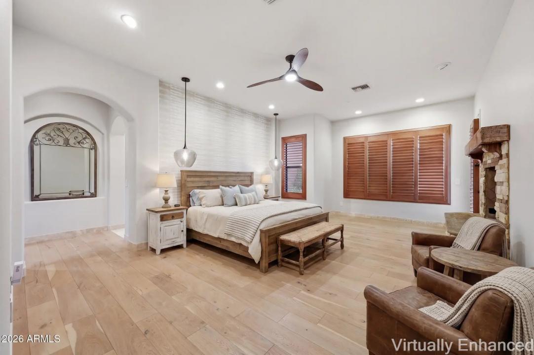 Real Estate Picture 18
