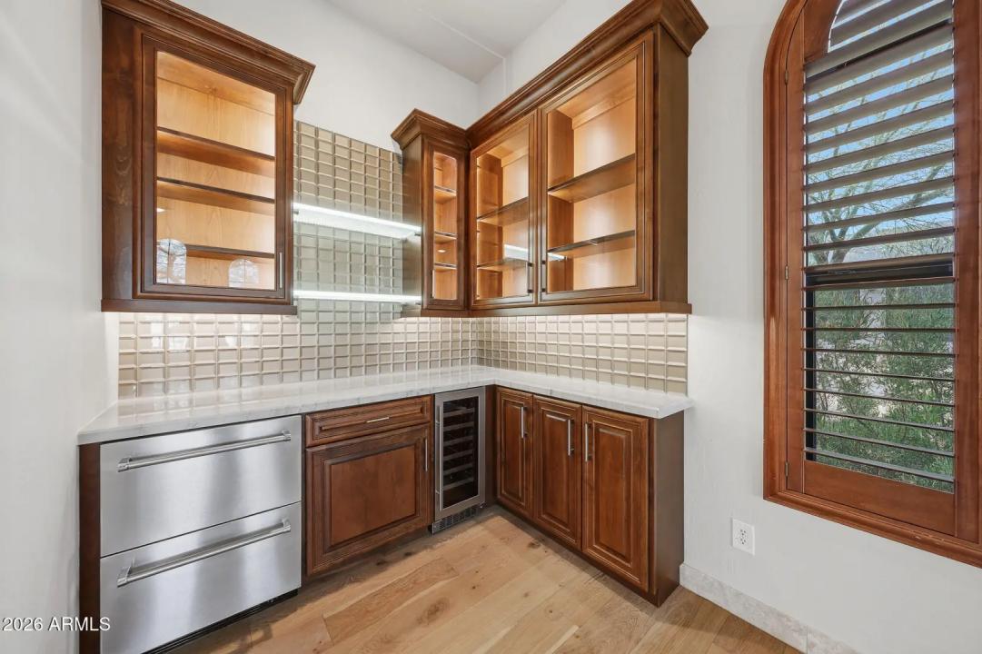 Real Estate Picture 17
