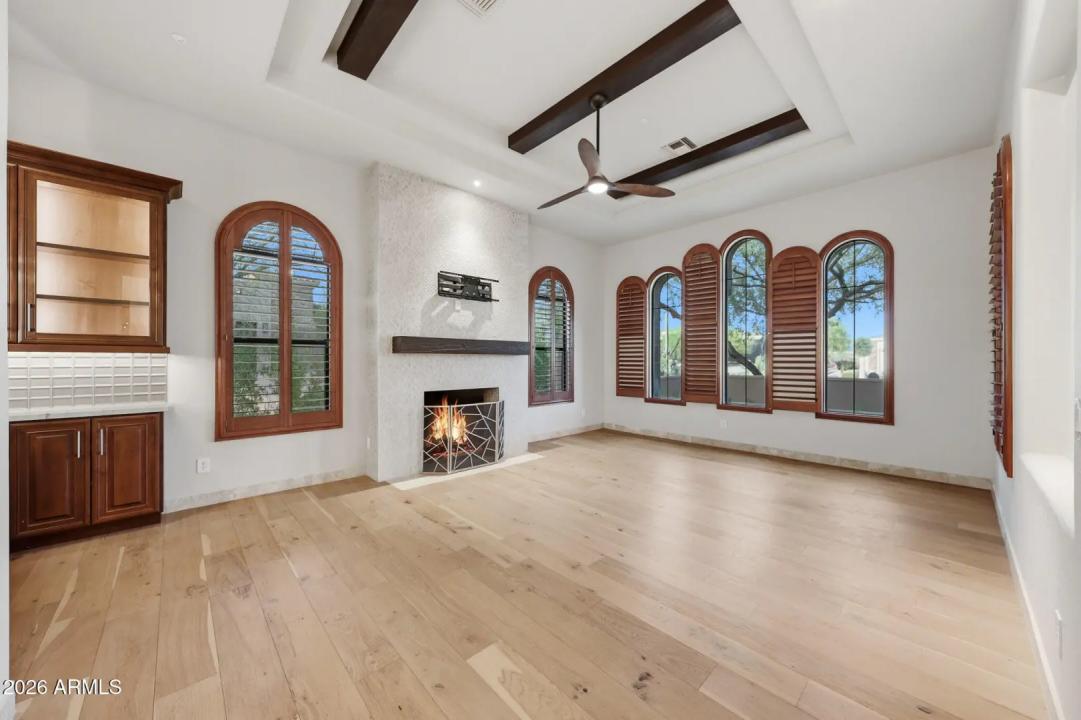 Real Estate Picture 16