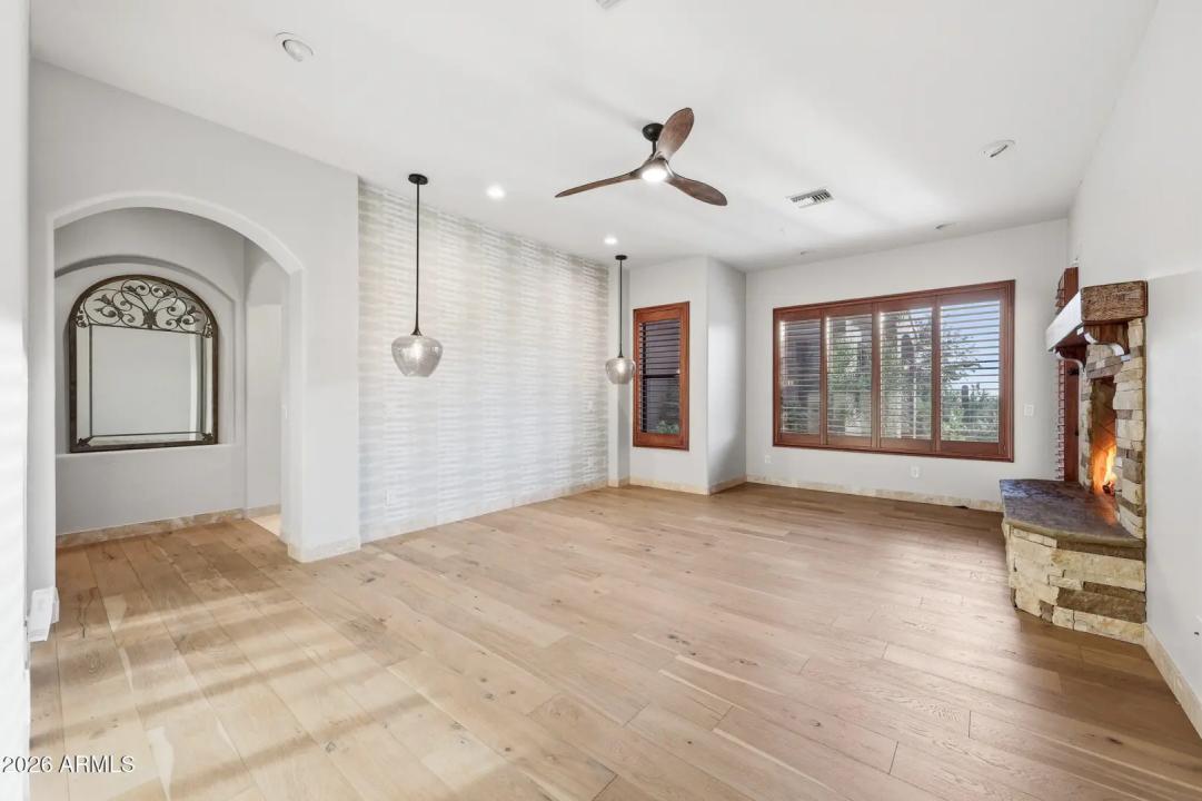 Real Estate Picture 19