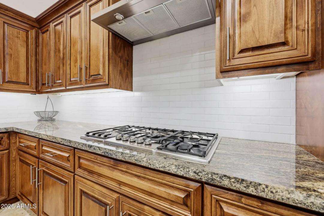 Real Estate Picture 14