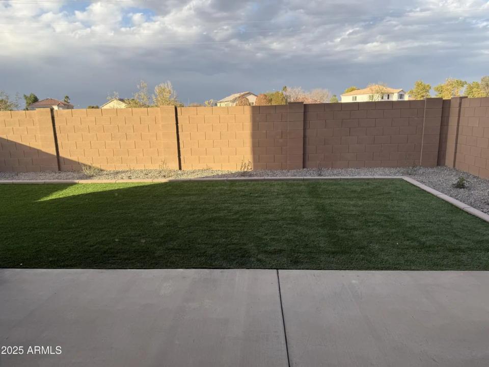 Real Estate Picture 4