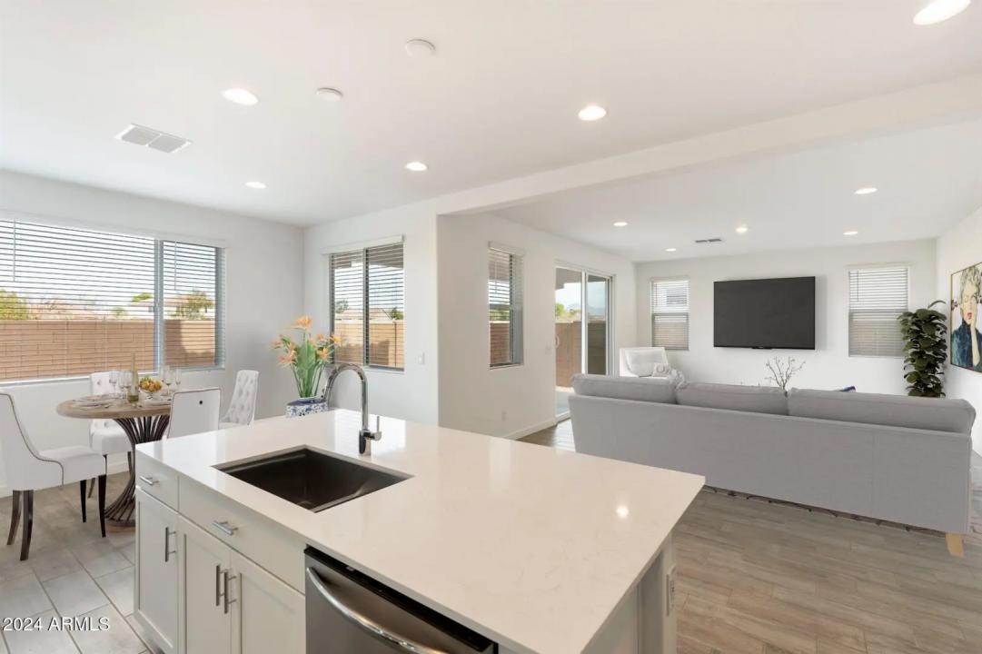 Real Estate Picture 5