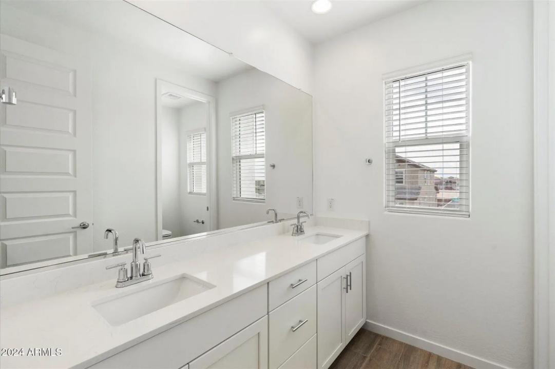 Real Estate Picture 12