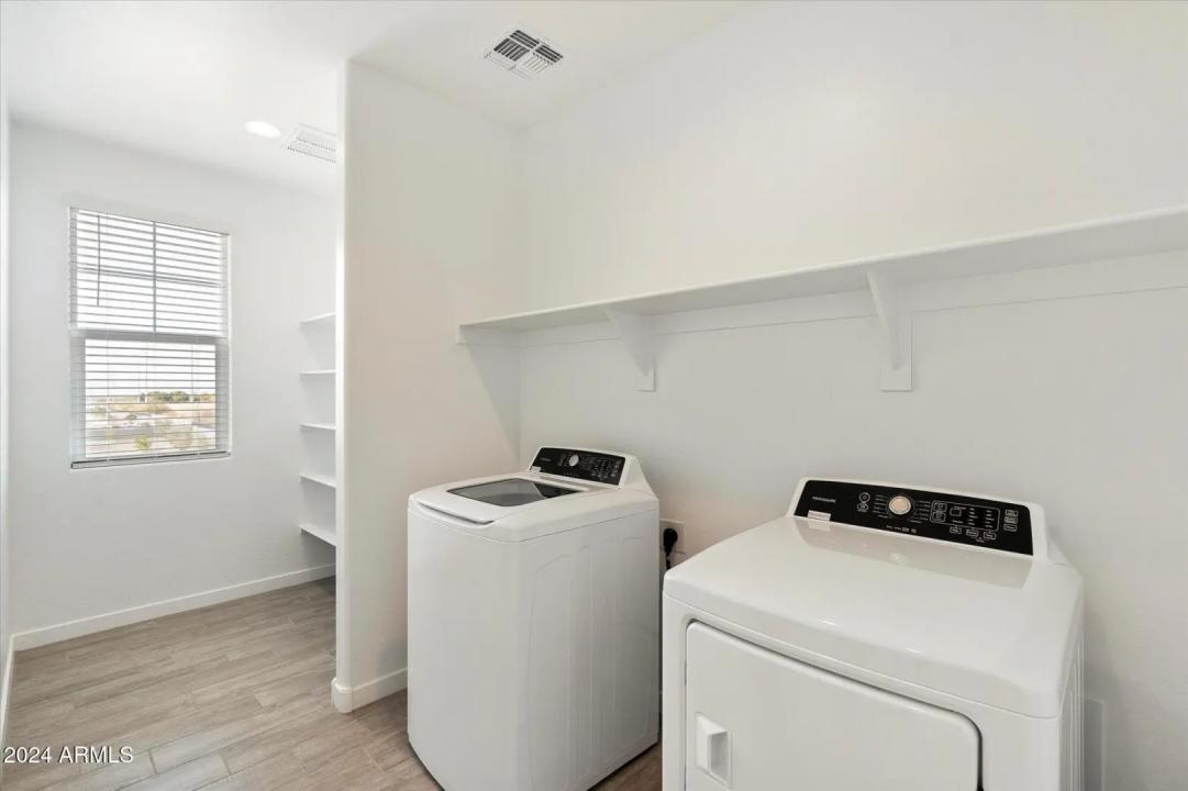 Real Estate Picture 14