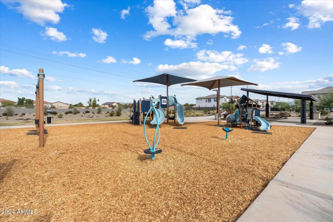 Real Estate Picture 17